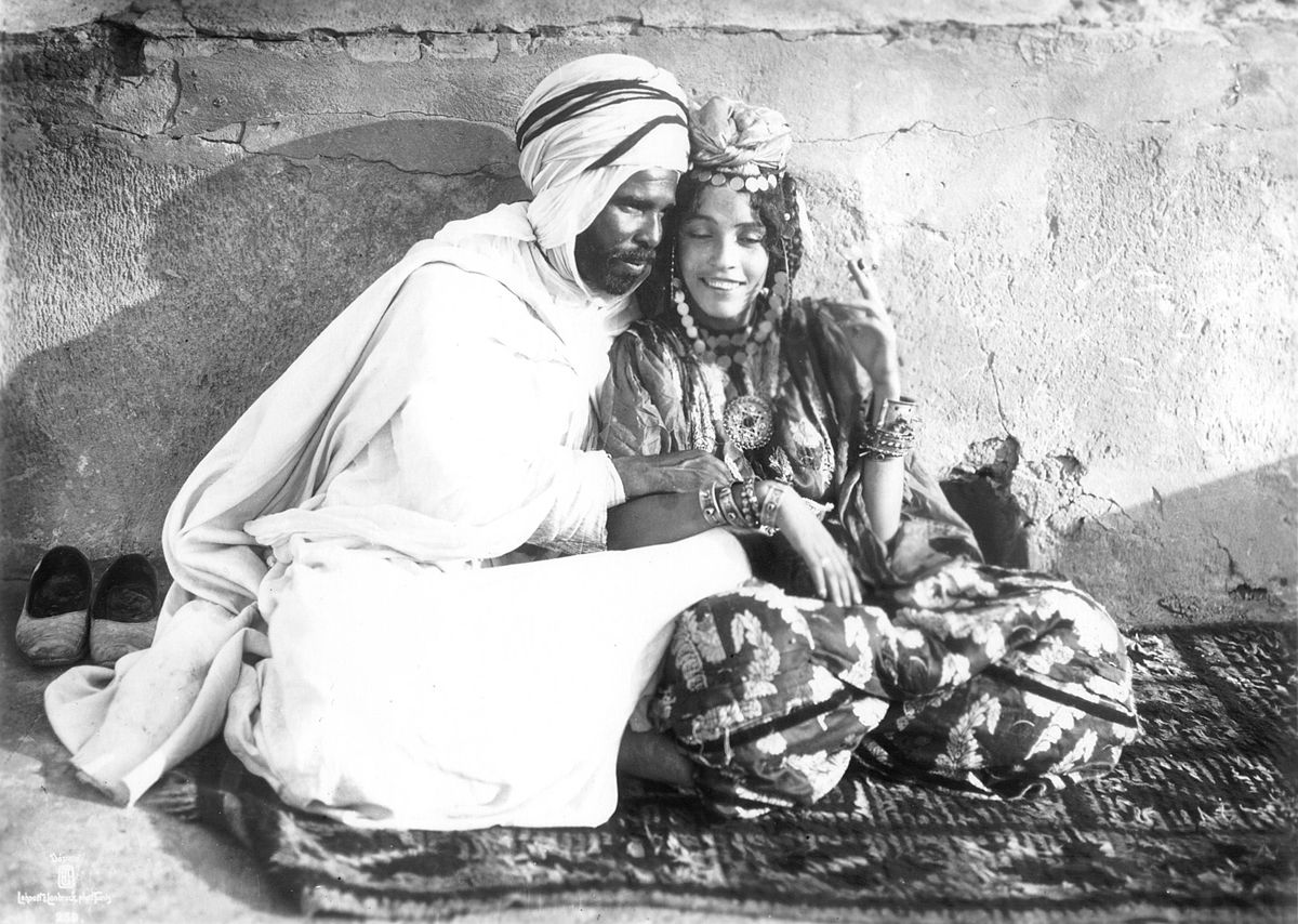 Artemisya Dancewear blog - Ouled Nail berbers women post - Ouled Nail man and woman vintage photo